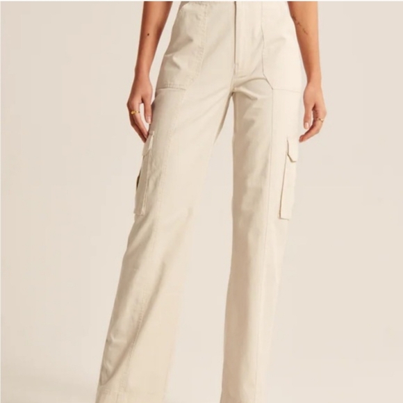 Abercrombie & Fitch Pants - Abercrombie & Fitch Cargo Pants | Beige | Size 30 Long